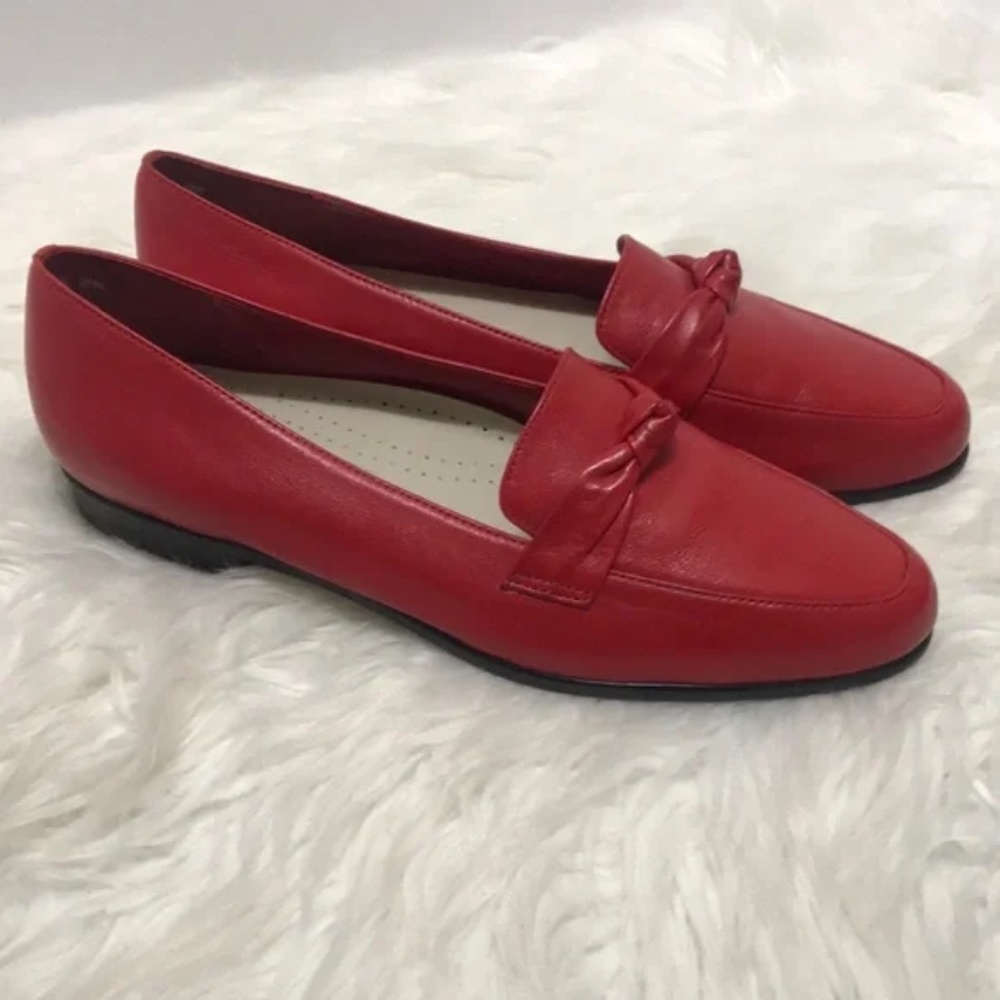 RED TROTTERS LOAFERS - SIZE 8 - NWOB